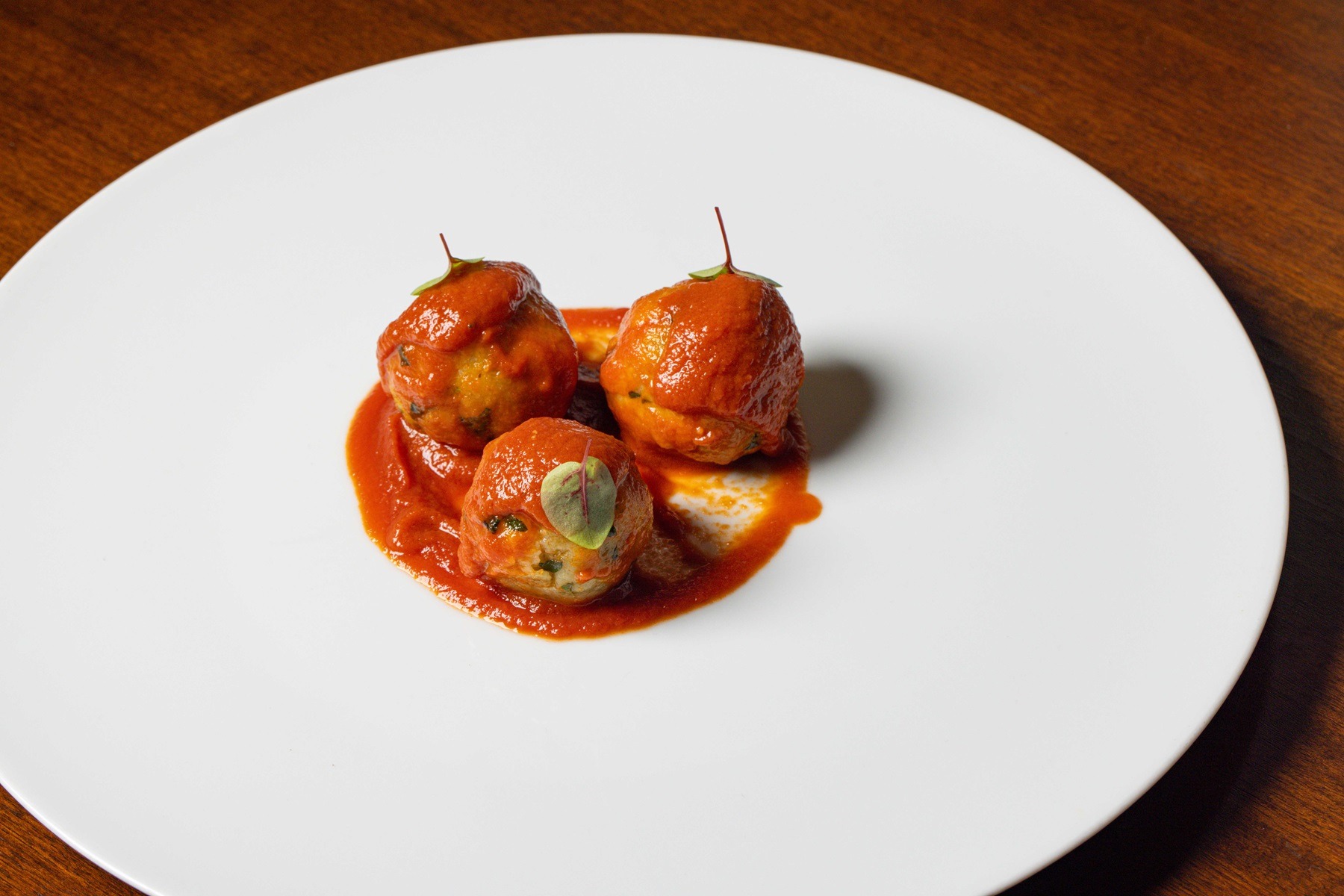 Trentino: Canederli (bröddumplings) med tomatsås